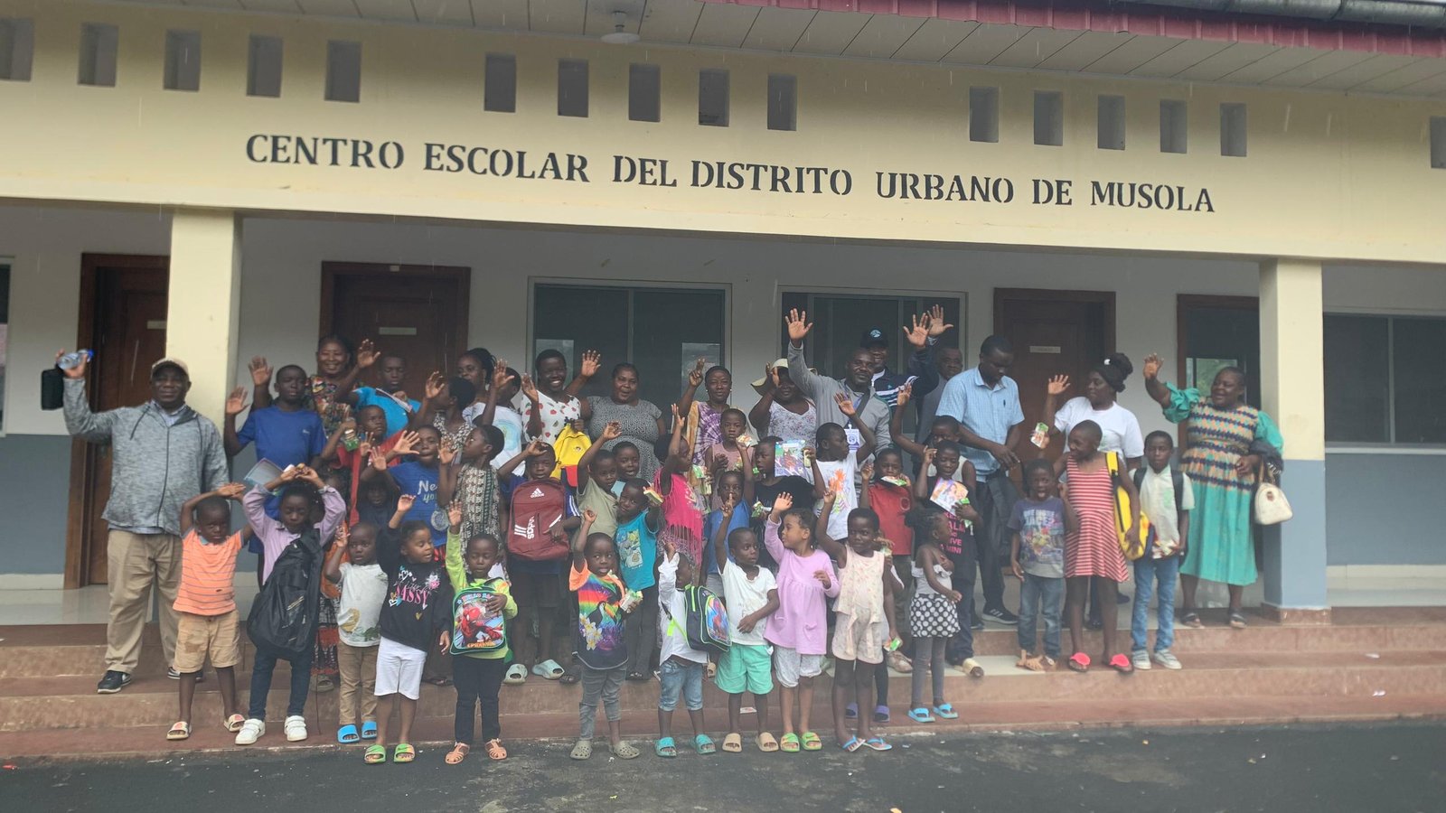05 de octubre de 2025: Senda Antigua entrega material escolar y becas educativas a niños en situación de extrema vulnerabilidad en el Distrito Urbano de Musola